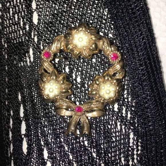 AVON VINTAGE Wreath Pin Brooch - Picture 4 of 4
